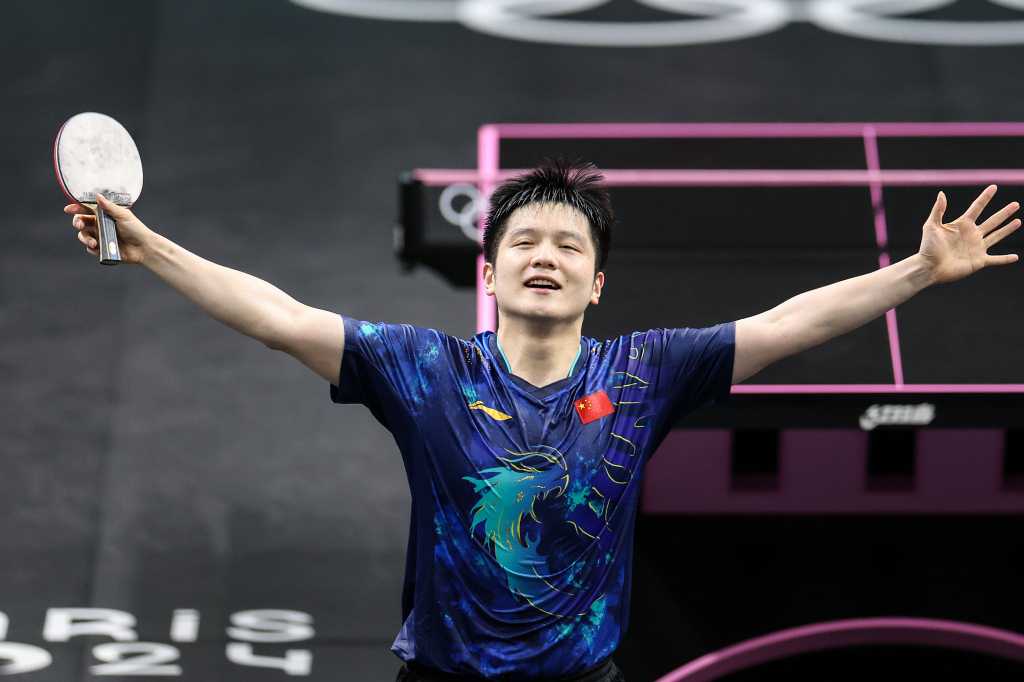 tenismesistas-chinos-sublimes-en-paris-2024-cae-joven-idolo-frances/