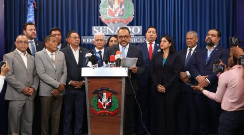 congreso-dominicano-recibe-propuesta-para-reforma-constitucional