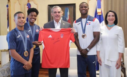 presidente-dominicano-luis-abinader-recibe-a-medallistas-olimpicos