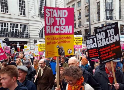 miles-de-personas-se-manifiestan-en-reino-unido-contra-el-racismo