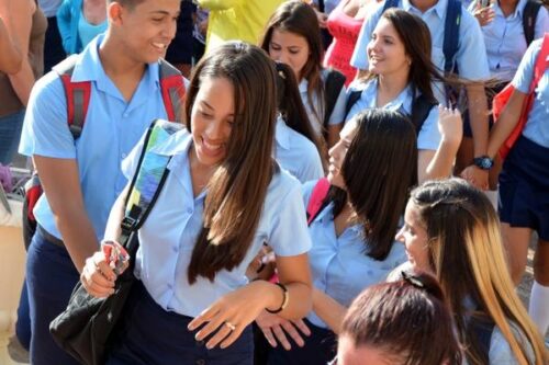 cuba-mas-de-un-millon-530-mil-estudiantes-a-las-aulas