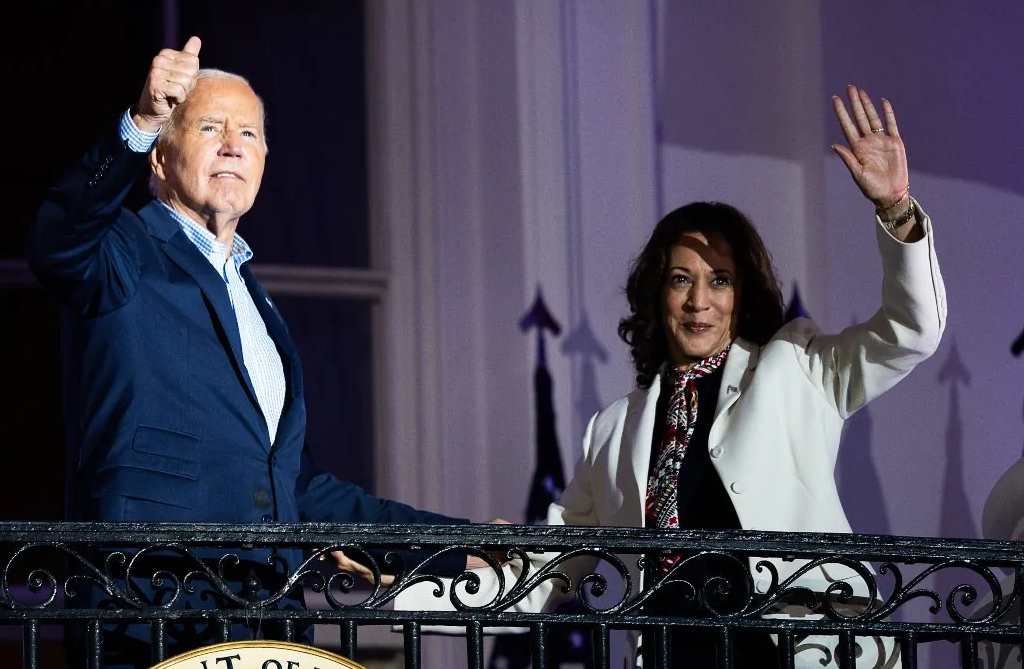 harris-y-biden-unen-fuerzas-en-campana-democrata-en-pensilvania-eeuu