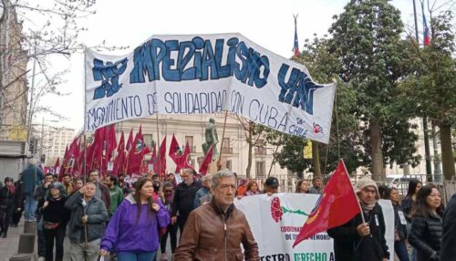 solidaridad-con-cuba-y-palestina-en-marcha-por-la-memoria-en-chile