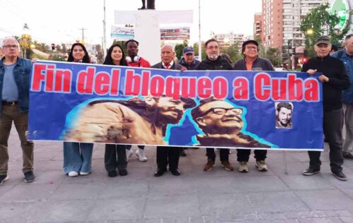 chilenos-recuerdan-al-che-donde-se-erigio-su-primer-monumento