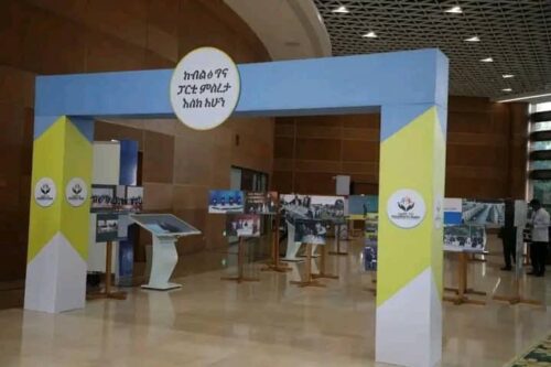 exposicion-fotografica-destaca-logros-de-gobernante-partido-etiope