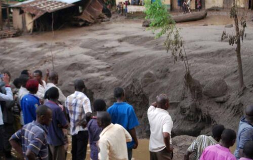 deslizamiento-de-tierra-por-fuertes-lluvias-en-uganda-deja-13-muertos