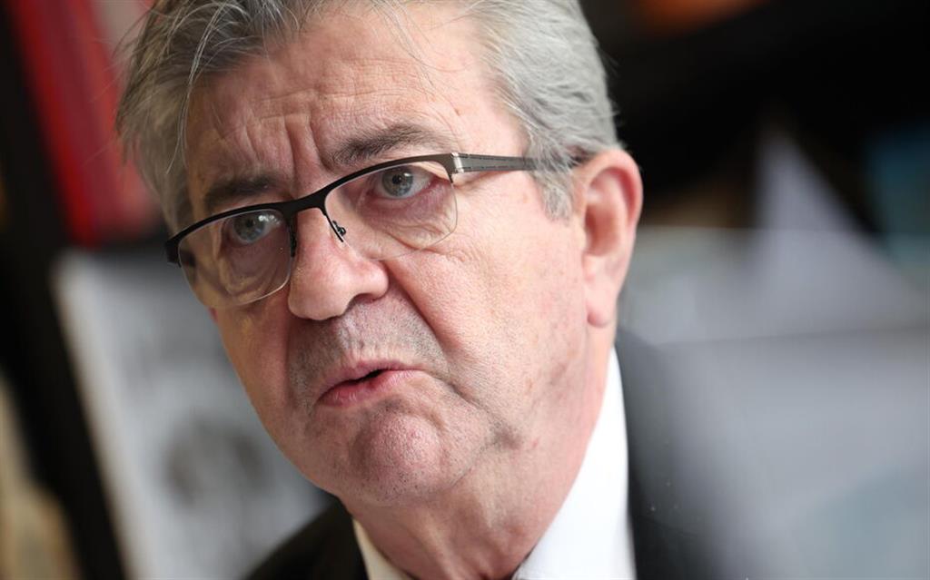 melenchon-insiste-en-salida-de-macron-como-solucion-a-crisis