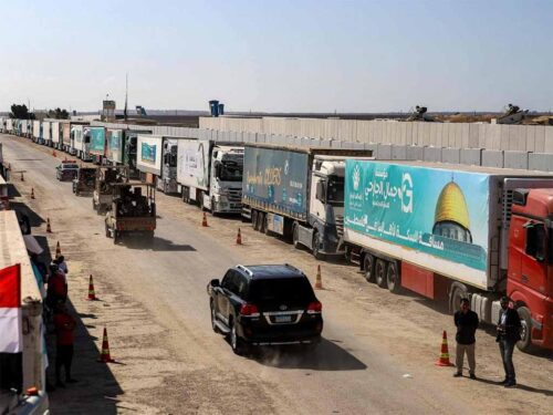 egipto-envia-mas-ayuda-a-gaza-mientras-recibe-a-heridos-y-enfermos