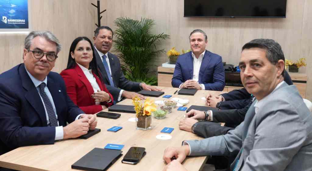 dominicana-apuesta-por-el-fortalecimiento-de-lineas-de-cruceros