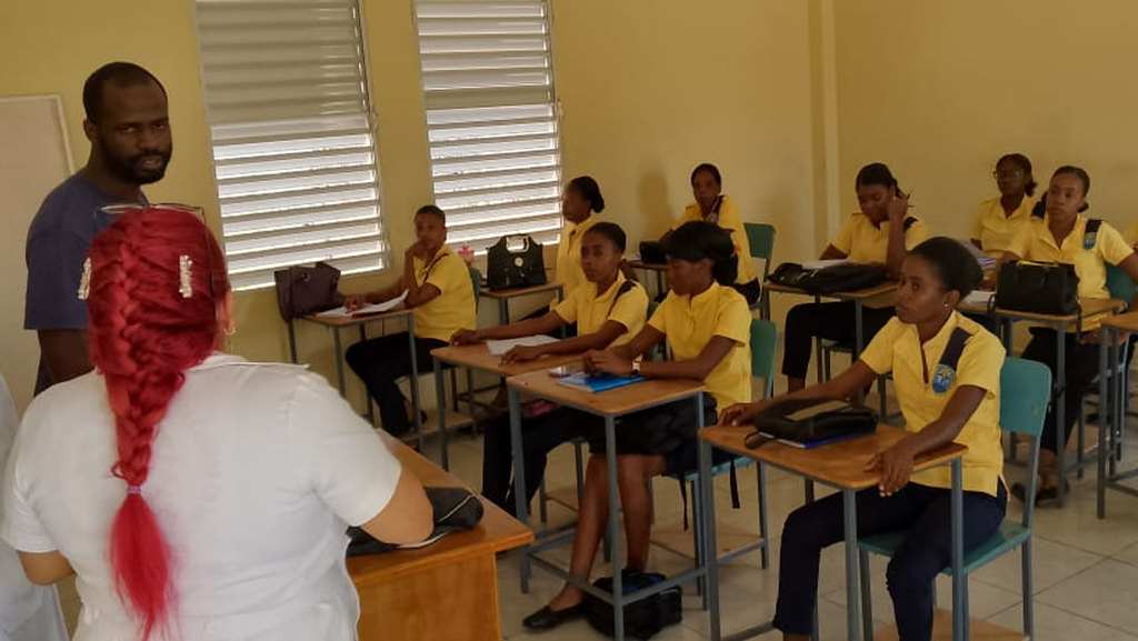 cuba-contribuye-al-desarrollo-de-la-enfermeria-en-haiti