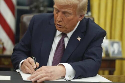 mas-impugnaciones-a-polemica-orden-de-presidente-de-eeuu