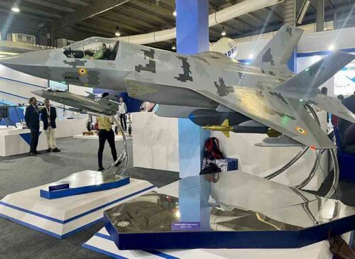 avion-de-combate-de-india-mayor-atraccion-de-exposicion-internacional