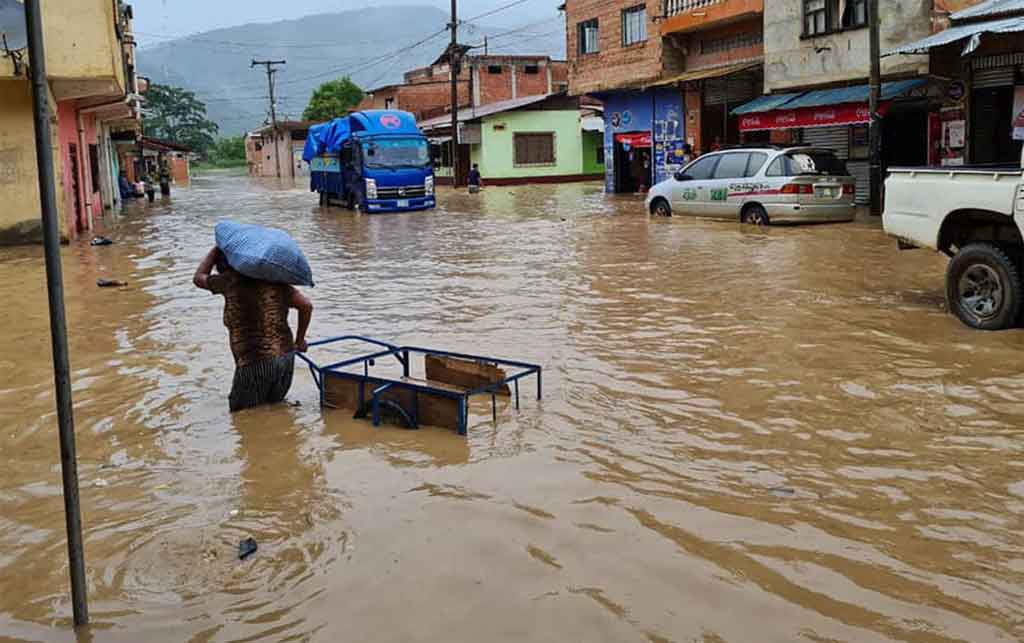 fuerzas-armadas-auxilian-en-bolivia-a-afectados-por-inundaciones