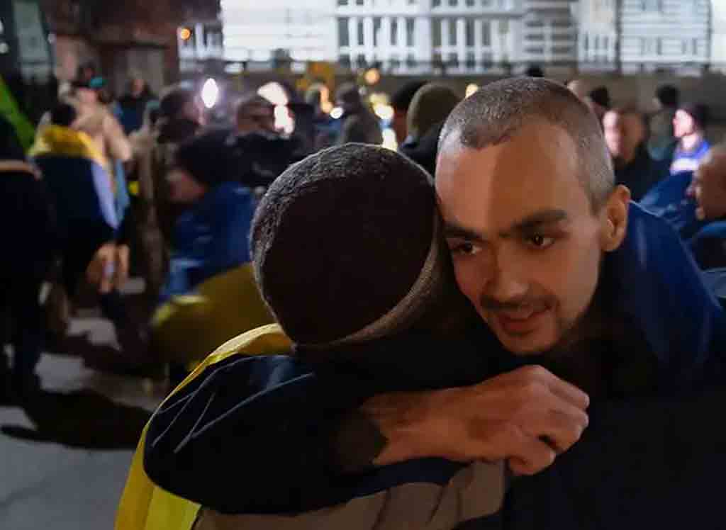 prisioneros-de-guerra-rusos-llegan-a-moscu-tras-cautiverio-en-ucrania