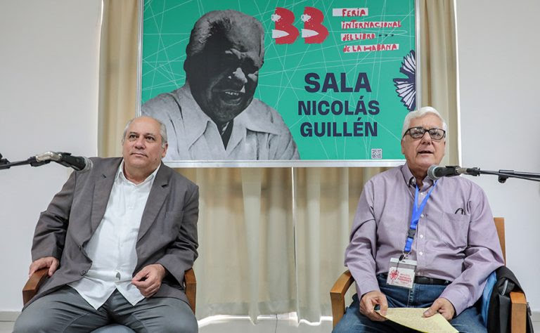 ministro-cubano-de-cultura-presenta-sus-poemas-en-feria-del-libro