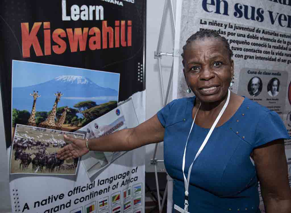 swahili-y-libros-educativos-de-tanzania-en-feria-de-la-habana
