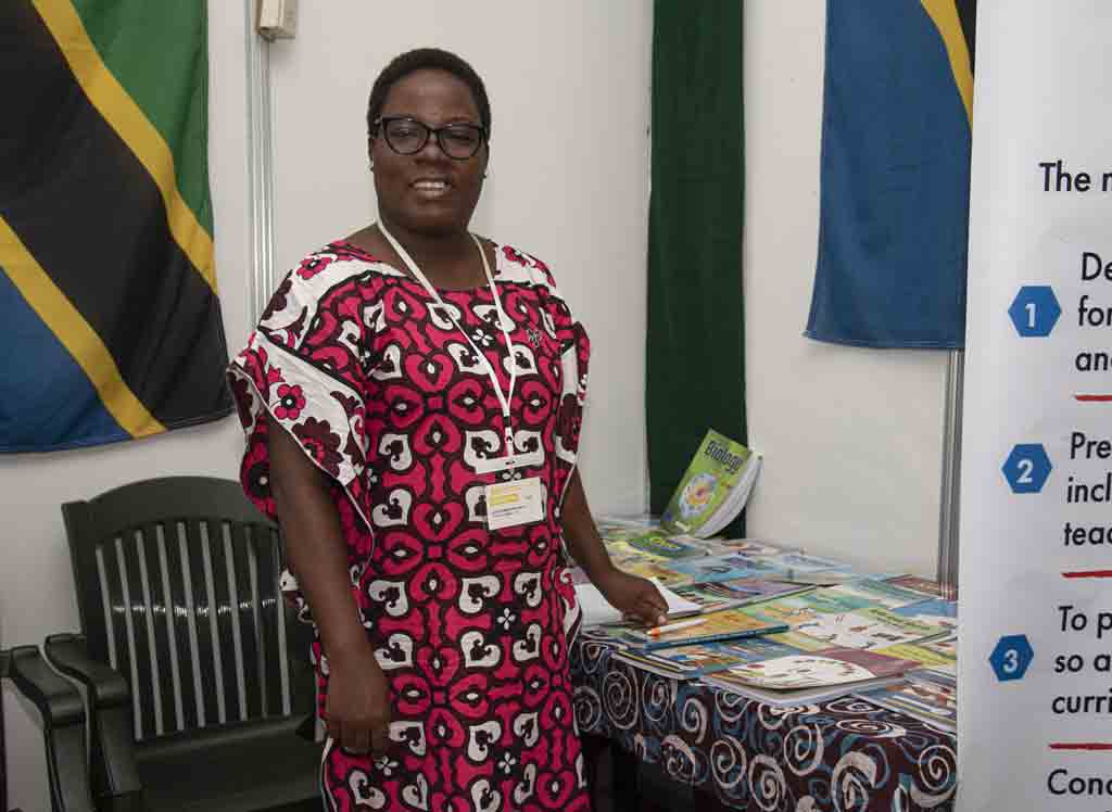 swahili-y-libros-educativos-de-tanzania-en-feria-de-la-habana