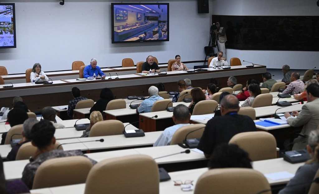 aboga-presidente-de-cuba-por-perfeccionar-sistema-estadistico