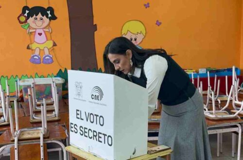 vicepresidenta-de-ecuador-llamo-a-respetar-la-democracia