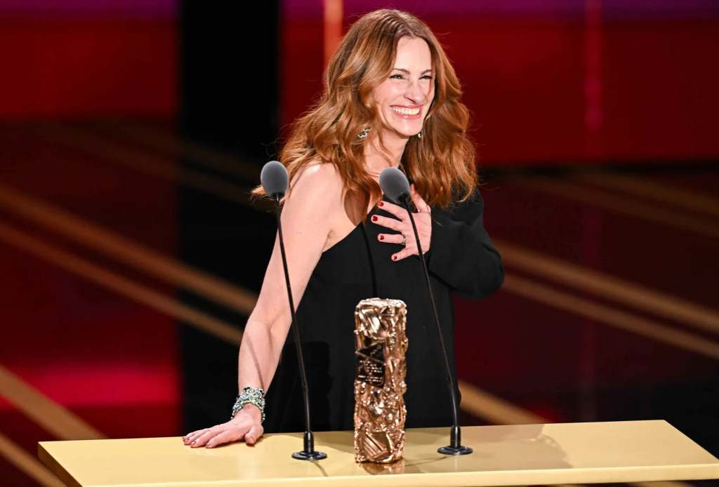 costa-gavras-y-julia-roberts-reciben-cesar-honorifico