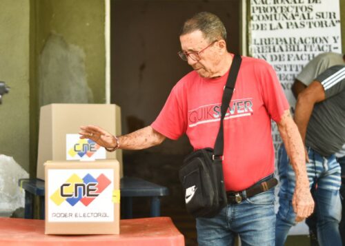 destacan-masiva-participacion-en-consulta-popular-de-venezuela