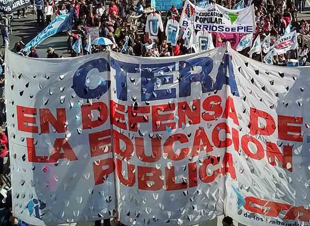 Miles de argentinos se movilizan en defensa de la educación pública ...
