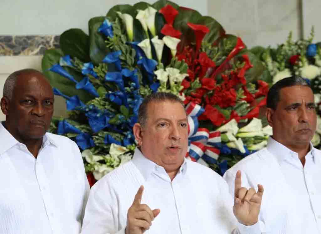 cooperativa-de-maestros-honra-a-padres-de-la-patria-dominicana