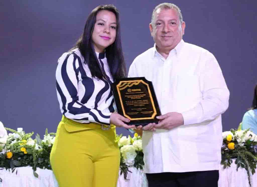 cooperativa-de-maestros-honra-a-padres-de-la-patria-dominicana