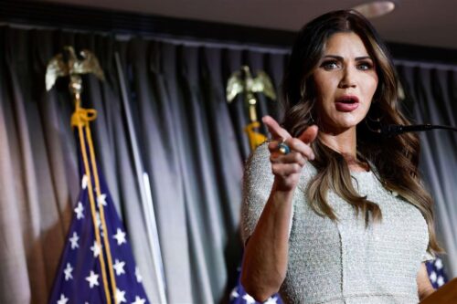 mas-de-70-organizaciones-de-eeuu-piden-investigar-a-kristi-noem
