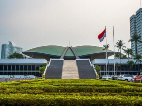 parlamento-de-indonesia-aprueba-reforma-de-ley-a-favor-de-militares