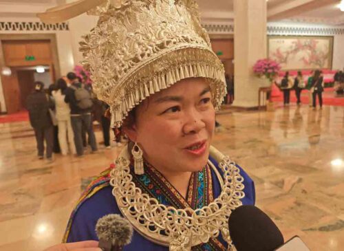 de-la-etnia-miao-al-legislativo-mujeres-chinas-en-politica