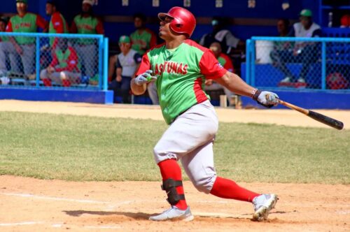 lenadores-logran-septimo-triunfo-en-linea-en-liga-cubana-de-beisbol