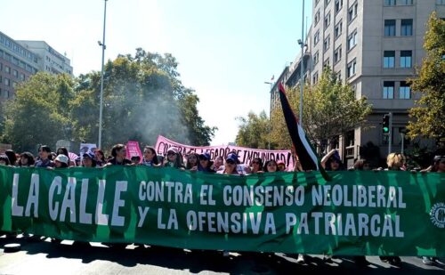 mujeres-toman-santiago-de-chile-por-el-8-de-marzo