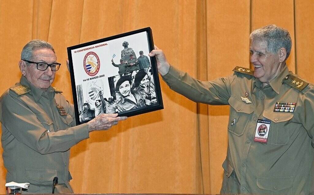 distinguen-labor-de-raul-castro-en-defensa-de-la-revolucion-cubana