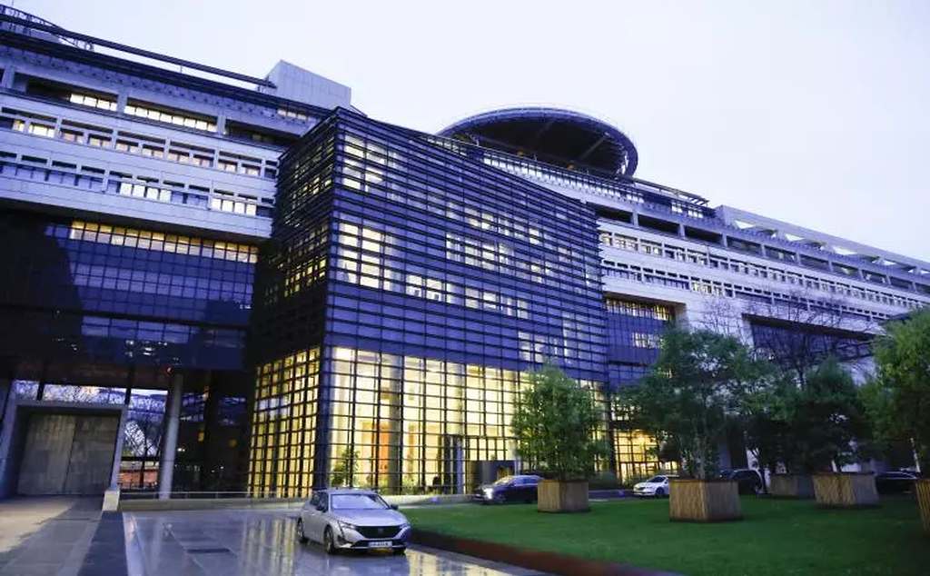 gobierno-frances-denuncia-injerencia-de-eeuu-en-sus-empresas