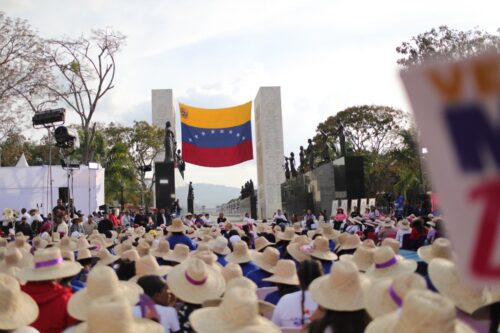 maduro-llama-a-educar-y-forjar-nuevo-liderazgo-femenino-en-venezuela