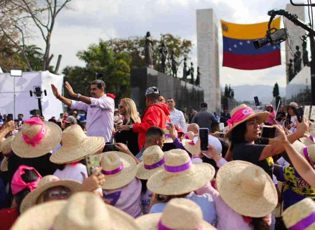 maduro-llama-a-educar-y-forjar-nuevo-liderazgo-femenino-en-venezuela