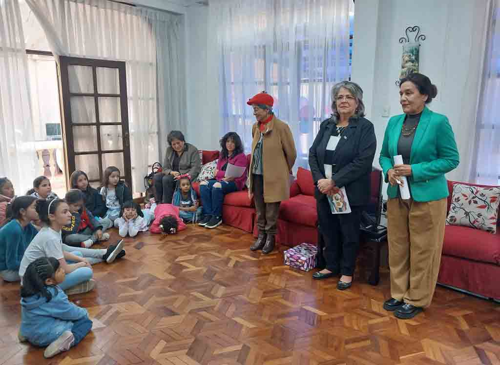 ninos-centran-en-bolivia-aniversario-de-organizacion-de-pioneros