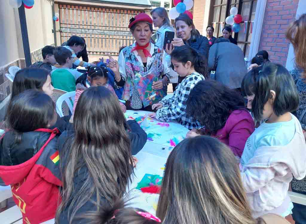 ninos-centran-en-bolivia-aniversario-de-organizacion-de-pioneros