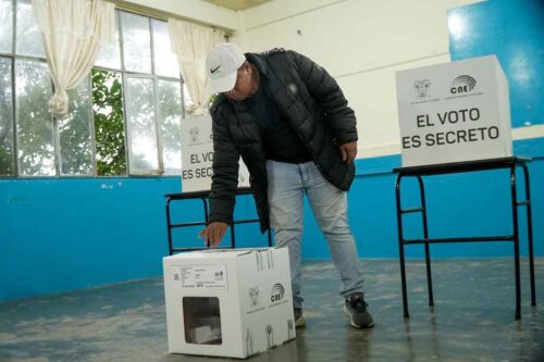 ecuador-cierra-votacion-con-8376-por-ciento-de-participacion
