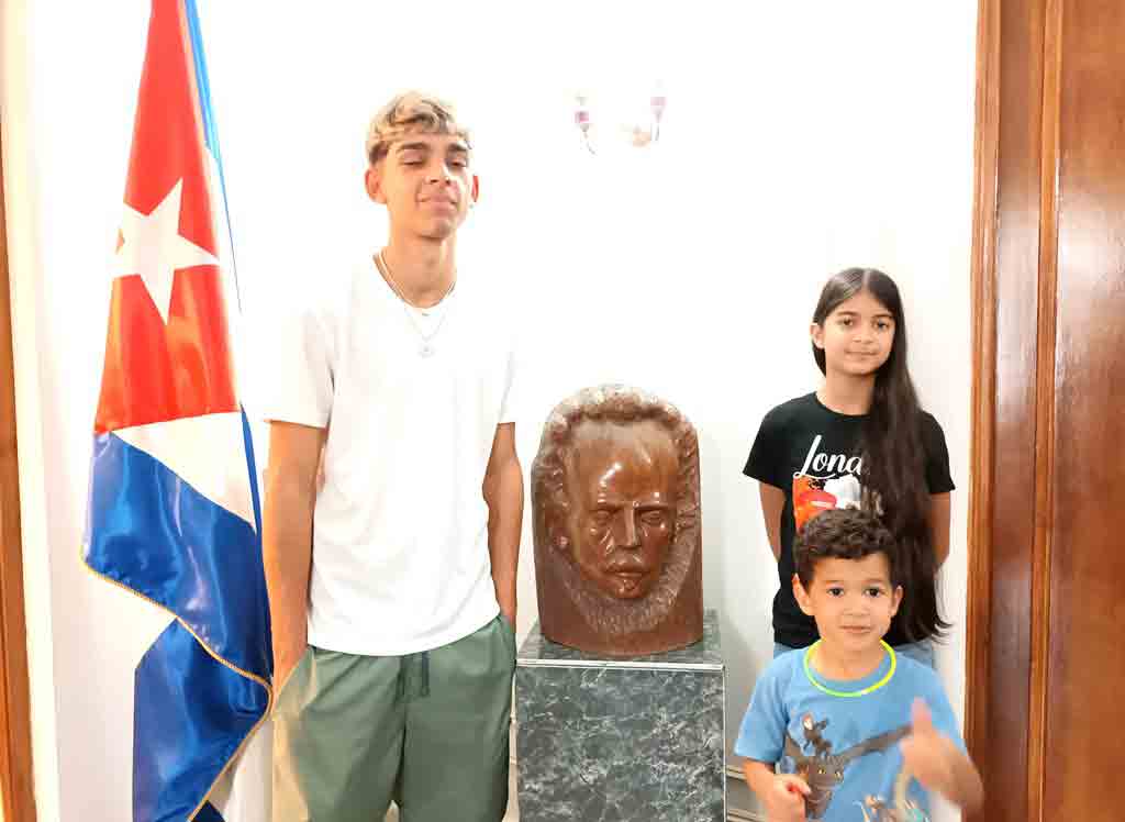 juventudes-comunistas-de-chile-saludan-a-su-par-de-cuba