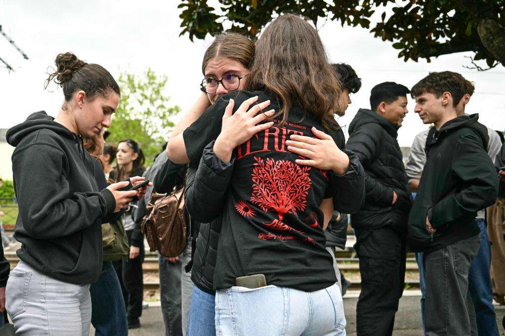 sigue-sin-movil-identificado-ataque-en-liceo-que-conmociono-a-francia