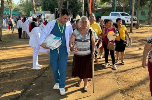 garantizan-atencion-medica-a-miles-de-nicaraguenses-en-comunidades