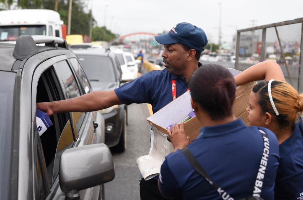 salud-entrega-kits-de-primeros-auxilios-a-conductores-en-dominicana