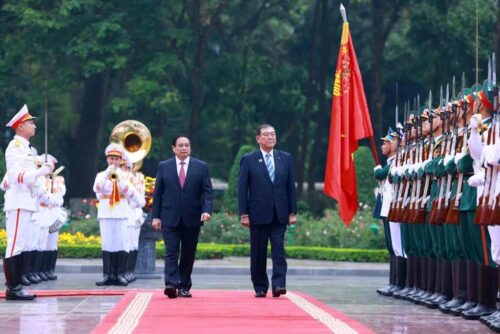 dan-bienvenida-oficial-a-vietnam-al-primer-ministro-japones