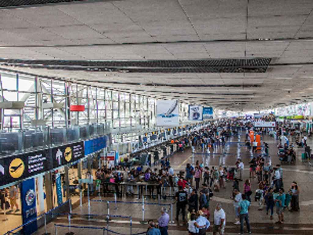 evacuan-a-pasajeros-por-aviso-de-bomba-en-aeropuerto-de-chile