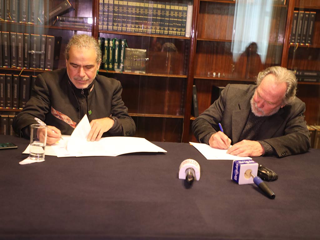 Firma del convenio sobre digitalización de medicina tradicional en Bolivia.