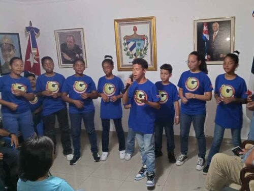 coro-infantil-juvenil-de-cuba-cascabelitos-encanta-en-dominicana