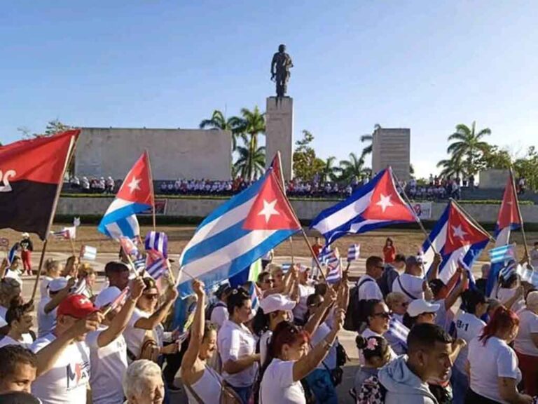 Trabajadores franceses acompañan el Primero de Mayo en Cuba (+Foto ...
