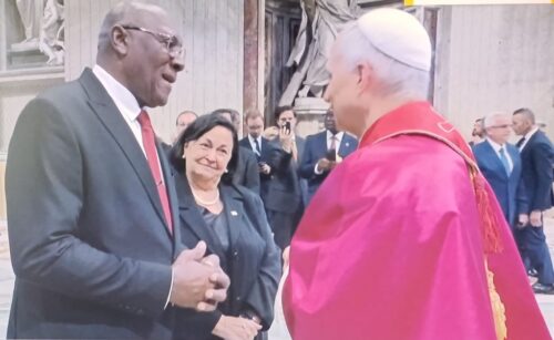 Salvador Valdés Mesa, de Cuba, con el papa León XIV
